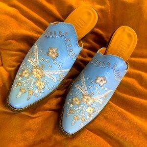 Dingo Wildflower Primrose Floral Embroidered Mule Womens Baby Blue Casual Boot